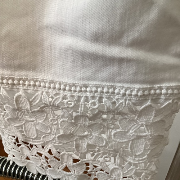 M24 Joseph Ribkoff White Jeans, Pantacourt Droit Straight Crop, 10 Floral cutout - Picture 6 of 10